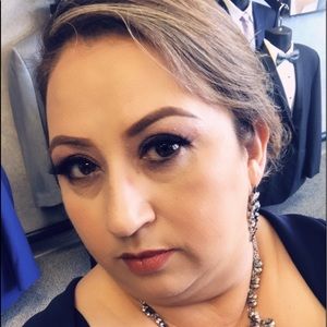 Meet your Posher, Yolanda
